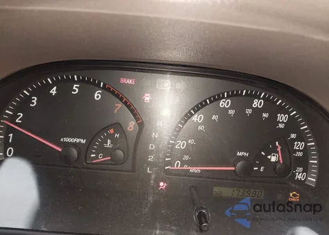 2002 Toyota Camry Le z USA, uszkodzony, nr VIN 4T1BE32K52U031844